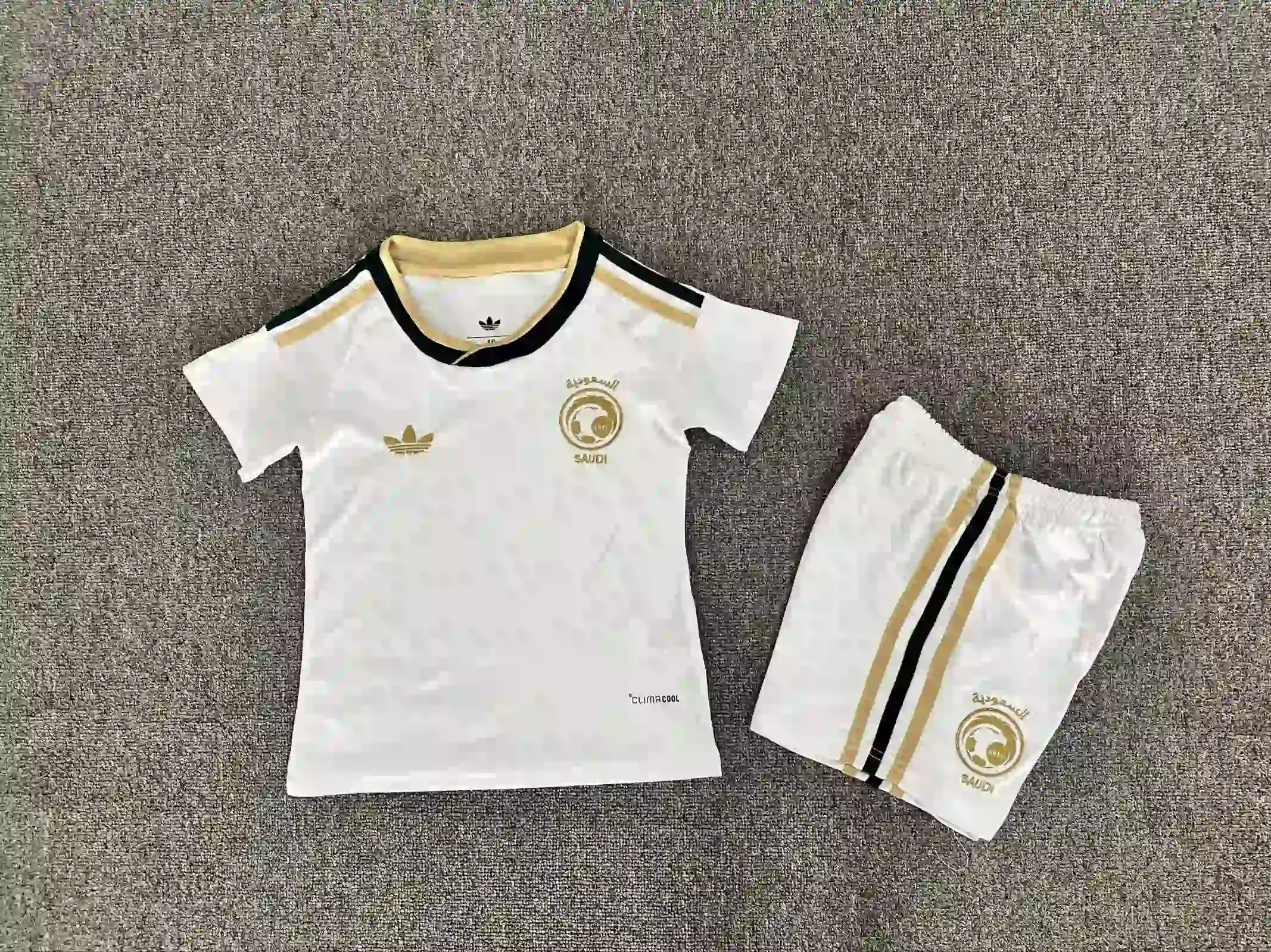 795b37a3 Kit de niño Arabia Saudí visitante 2026 - Imagen 1