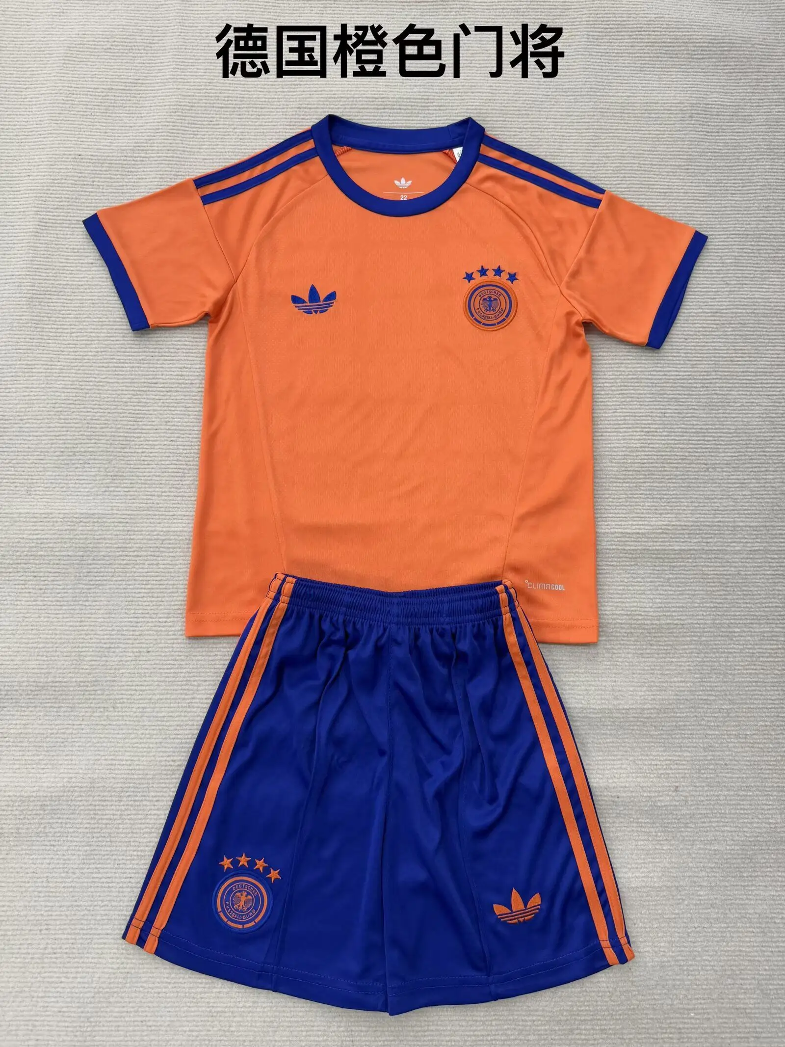 82303bc1 Kit de niño Alemania portero color naranja 2026 - Imagen 1