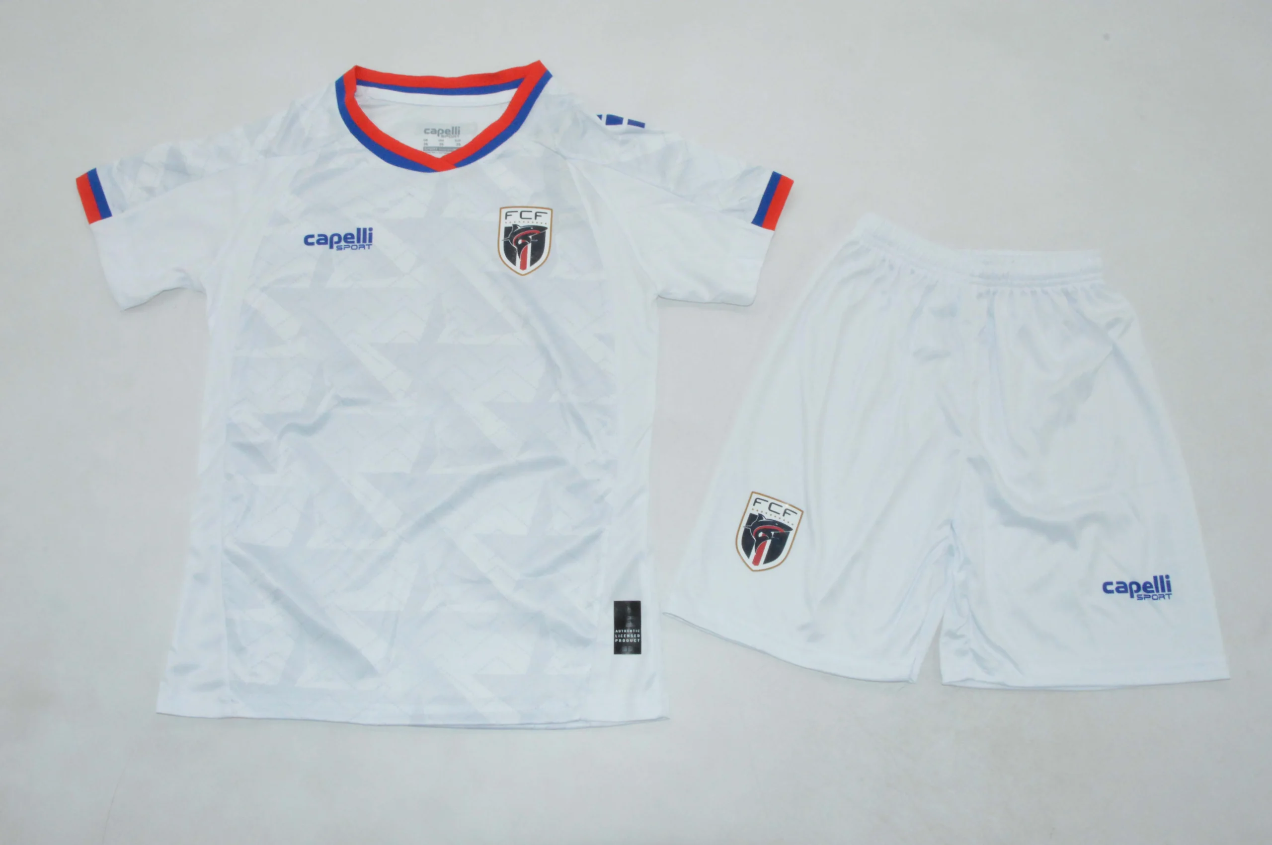 8310c8c9 Kit de niño Cabo Verde visitante 2026 - Imagen 1