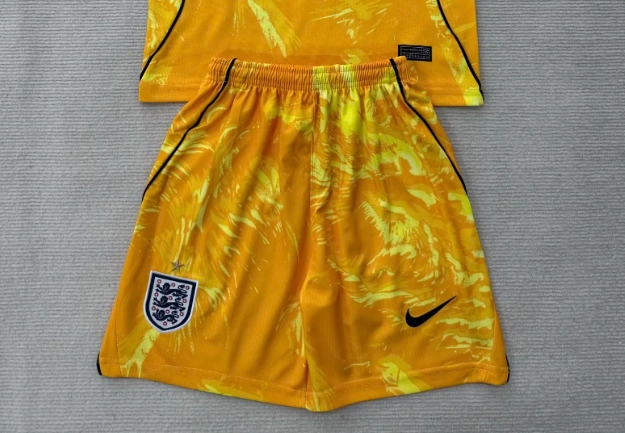 bca066ec Short Inglaterra portero color amarillo 2026 - Imagen 1